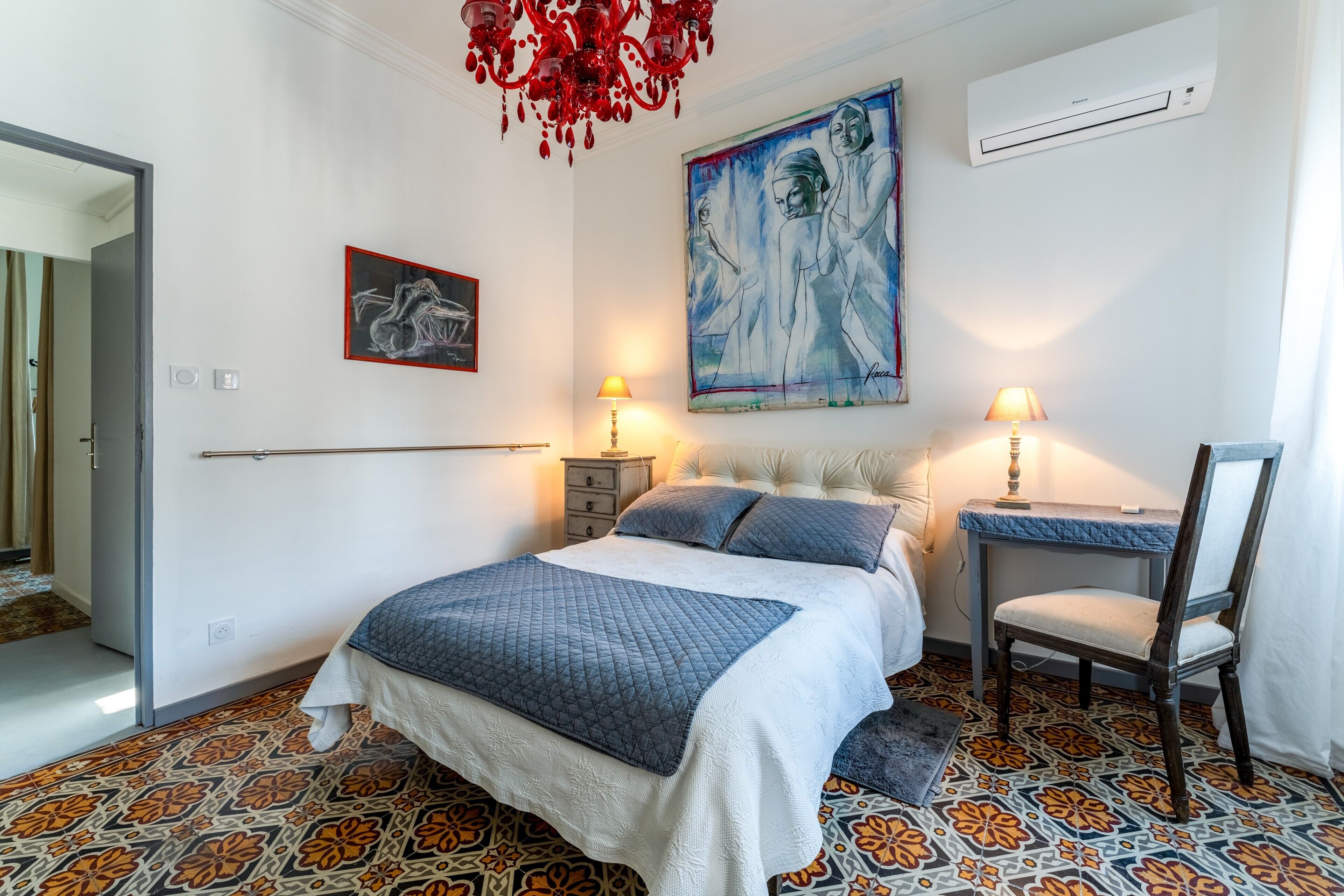 2 bedrooms, iron/ironing board, WiFi