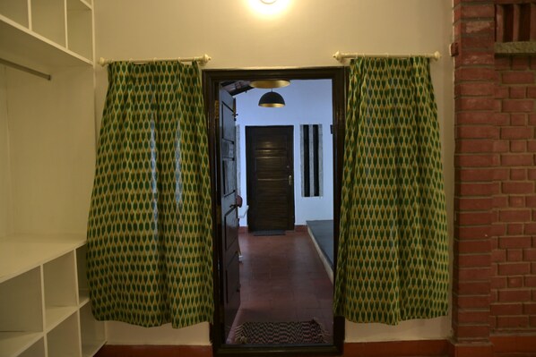Double Room, Balcony, Courtyard View | Balkoni