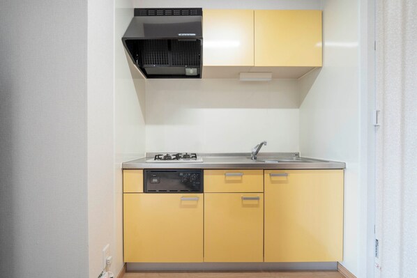 Fridge, microwave, stovetop