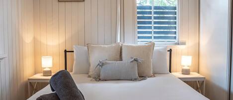 3 bedrooms, desk, iron/ironing board, WiFi