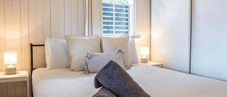 3 bedrooms, desk, iron/ironing board, WiFi