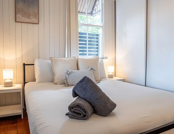 3 bedrooms, desk, iron/ironing board, WiFi