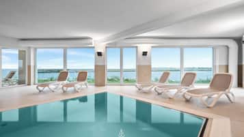 Alberca techada y alberca climatizada