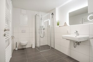 Douche, sèche-cheveux