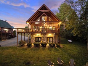 Exterior - Beauty by the River Lodge by Beyond Expectations: 5BR Riverfront w/ Hot Tub (Sevierville)