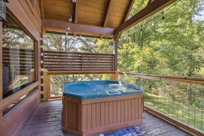 Outdoor spa tub - Beauty by the River Lodge by Beyond Expectations: 5BR Riverfront w/ Hot Tub (Sevierville)