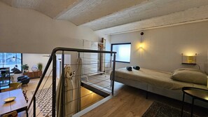 4 bedrooms, iron/ironing board, Internet, bed sheets