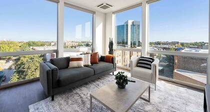 2BR City Suite w/ Amazing Glass Views