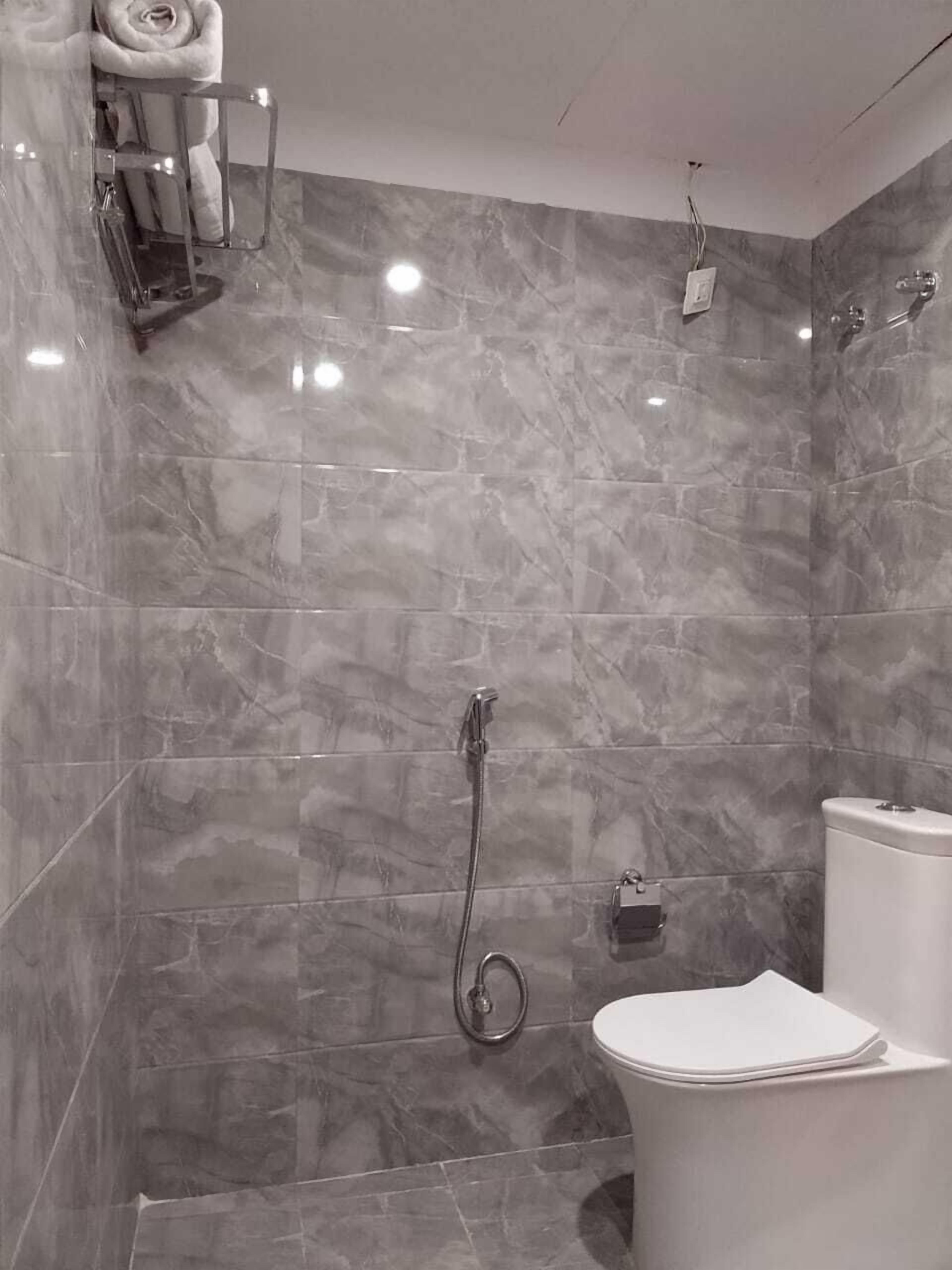 Ducha, toallas, jabón, shampoo