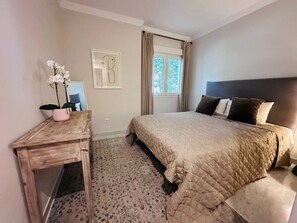 2 bedrooms, iron/ironing board, WiFi, bed sheets