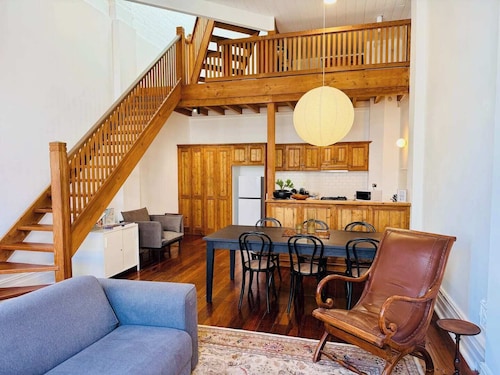 Stay in Fremantle’s historic West End in this character-filled one-bedroom heritage apartment . Walk to Bathers Beach, Fishing Boat Harbour, cafés, restaurants and local attractions.