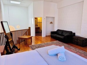 Iron/ironing board, free WiFi, bed sheets