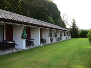 Outdoor dining - Apartment in A Hotel '4' with Mountain View, Private Terrace and Wi-Fi (Lindberg)