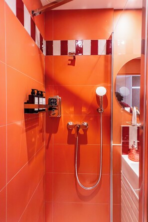 Classic Single Room | In-room safe, iron/ironing board, free WiFi