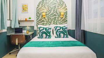 Coffres-forts dans les chambres, fer et planche à repasser