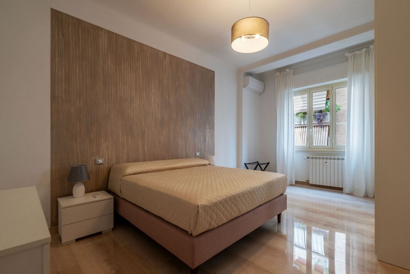 3 bedrooms, iron/ironing board, travel crib