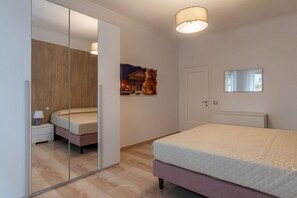 3 bedrooms, iron/ironing board, travel cot - GuestHost - Trastevere Apartment Roma Portuense (Rome)