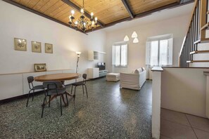 Comfort Duplex, City View | Living area