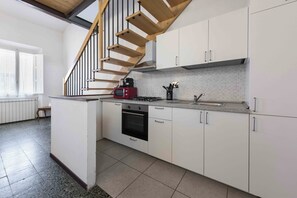 Comfort Duplex, City View | Private kitchen | Fridge, stovetop, cookware/dishes/utensils - San Zanobi panoramic terrace by MMega (Florence)