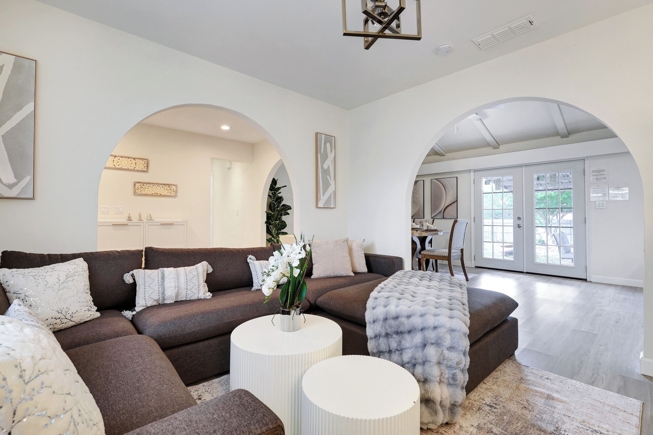 تلفزيون ذكي، كرة قدم الطاولة،  تنس طاولة، مكتب