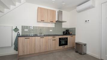 KĂŒhlschrank, Mikrowelle, Ofen, Herdplatte