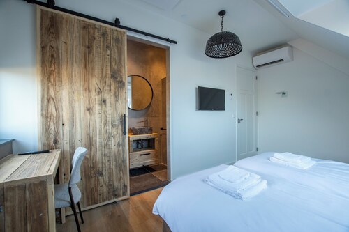 Spacious and luxurious 6-person apartment