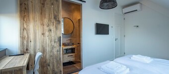 Spacious and luxurious 6-person apartment