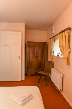 2 bedrooms, WiFi - Spacious 4-person apartment. (Leidschendam)