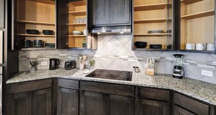 Hot Tub Near Sea World | BBQ Yard Games Swing Set