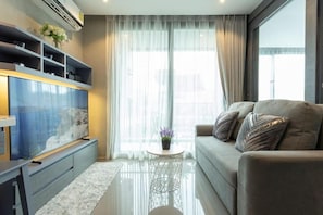 Apartment, Balcony | Living area