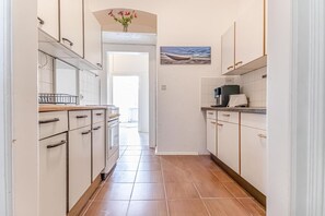 Microwave, oven, stovetop, coffee/tea maker