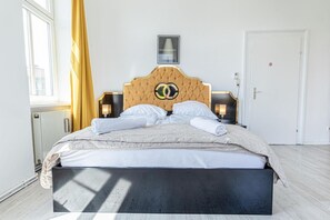 1 bedroom, WiFi, bed sheets - Charming Room Next to Millennium City & Subway (Vienna)