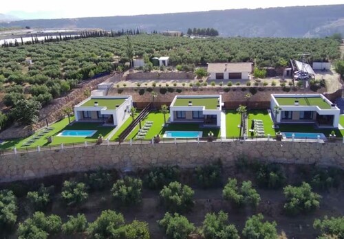 Mountain experience with pool and BBQ in Pozo Alcón