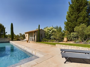 Pool - Charming Provencal Farmhouse with Pool in the Alpilles (Paradou)