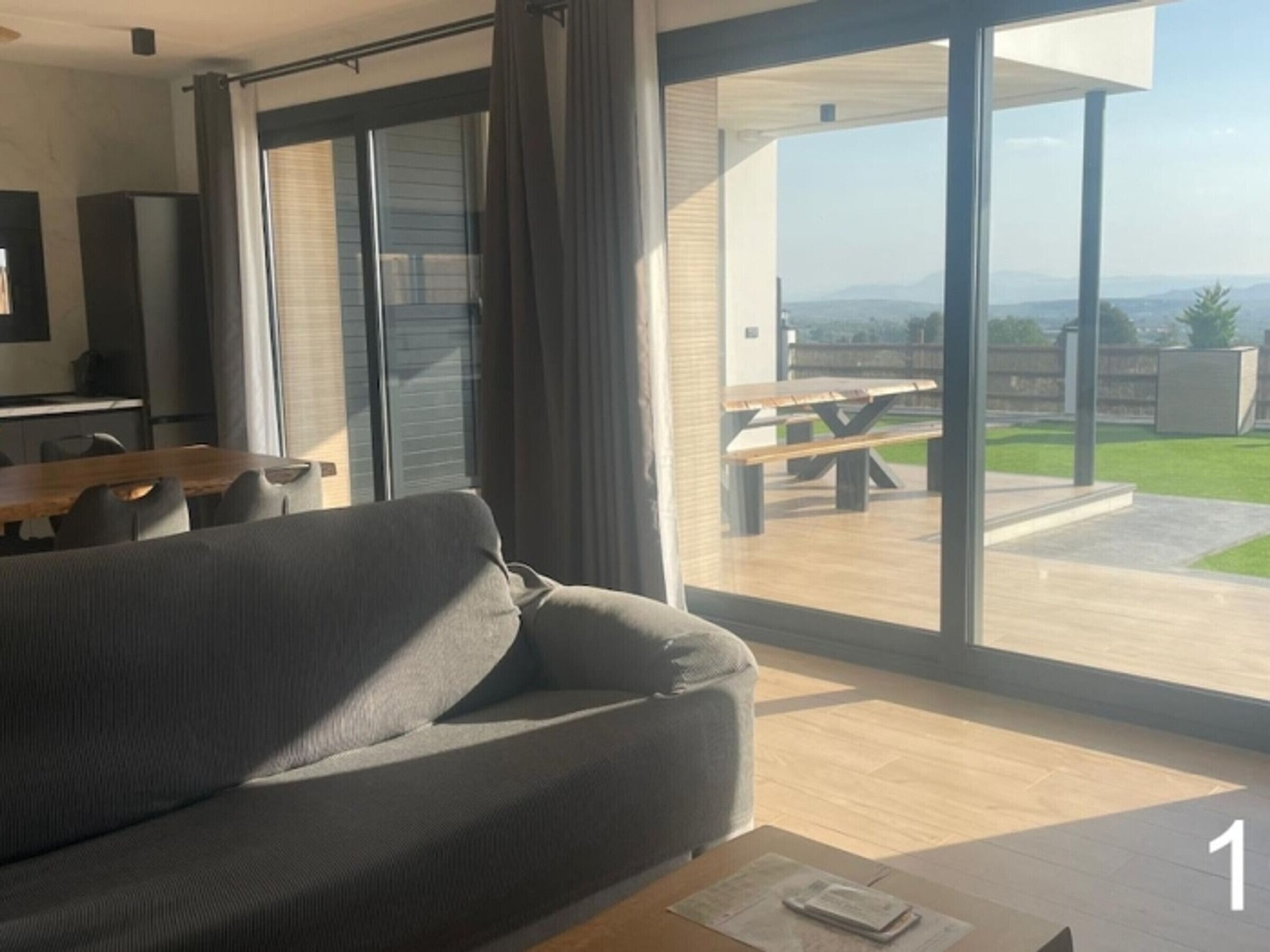 Televisie en een open haard