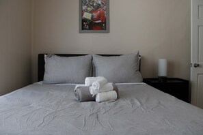 5 bedrooms, WiFi, bed sheets