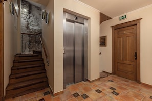 Elevator