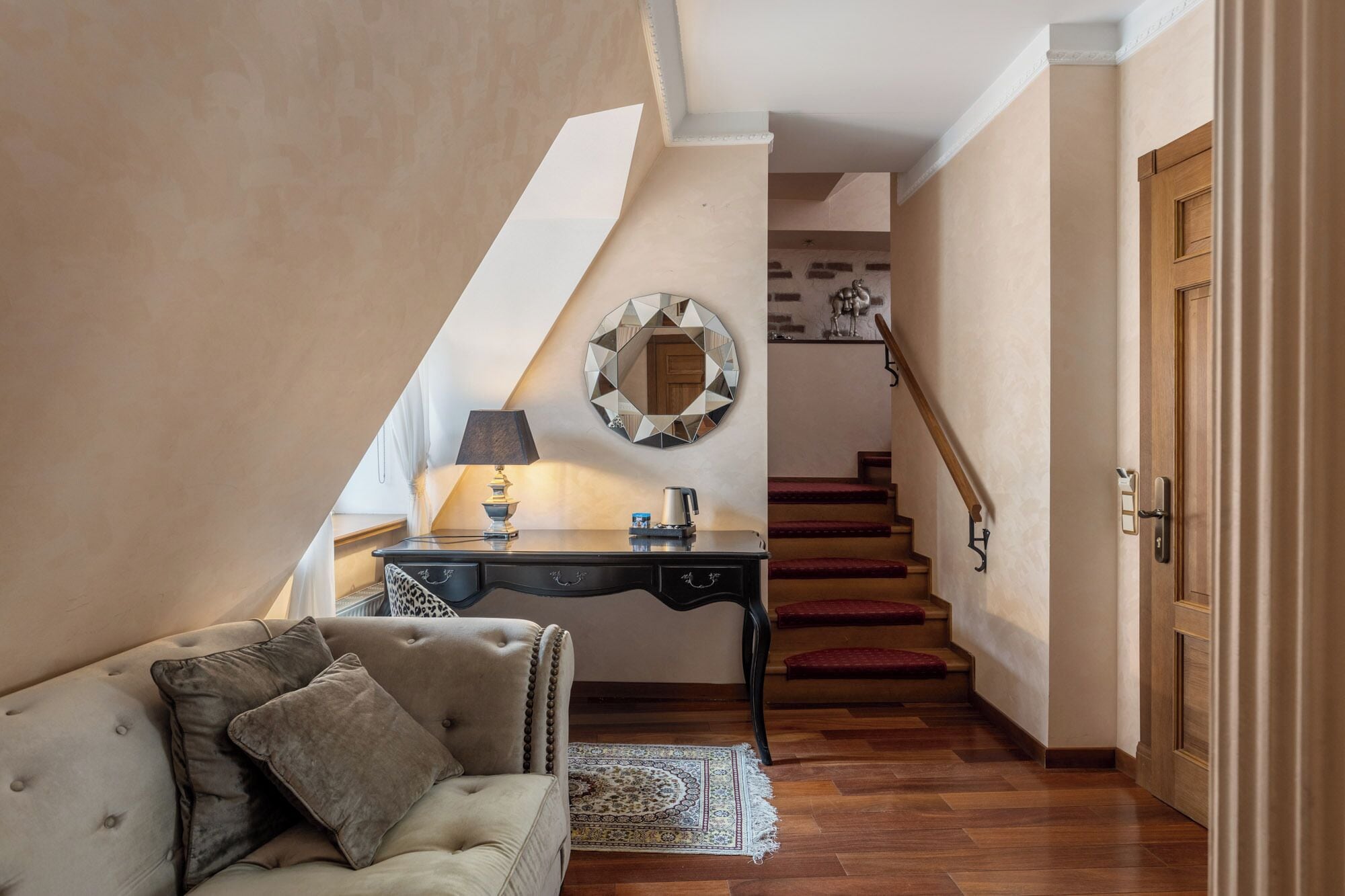 Superior-Suite, Stadtblick | Bügeleisen/Bügelbrett, kostenloses WLAN