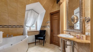 Superior Suite, City View | Bathroom