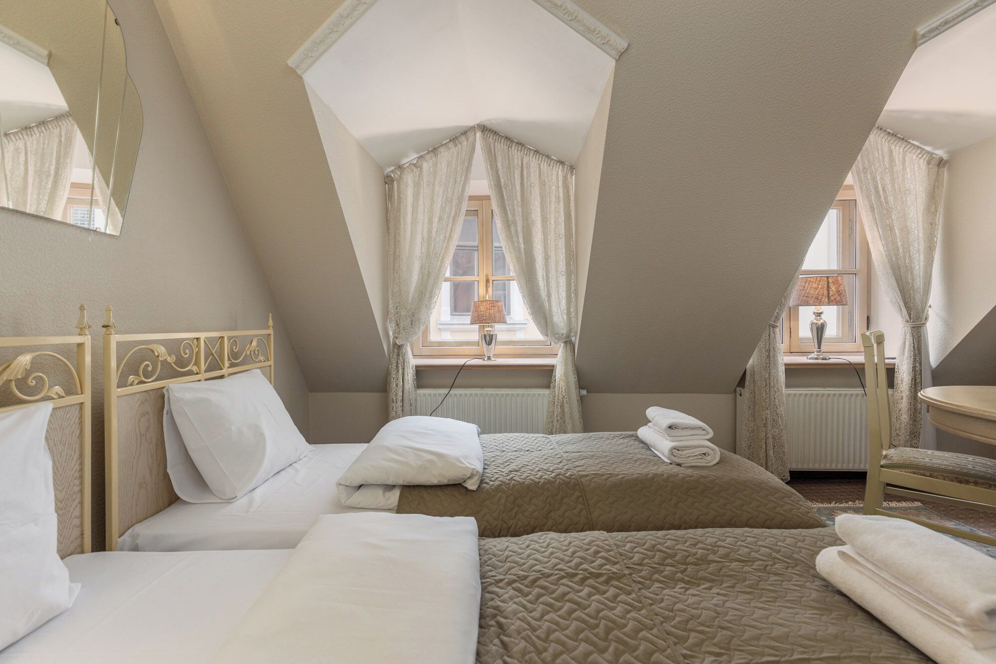 Quarto duplo clássico | Ferros/tábuas de passar roupa, Wi-Fi de cortesia