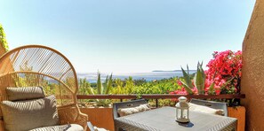 Outdoor dining - Cozy apartment for 4 near Saint-Clair beach (Le Lavandou)