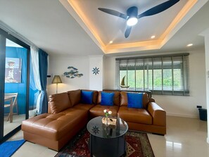TV - Palace - Spacious 1 bedroom Condo with shared Pool (Tambon Patong)