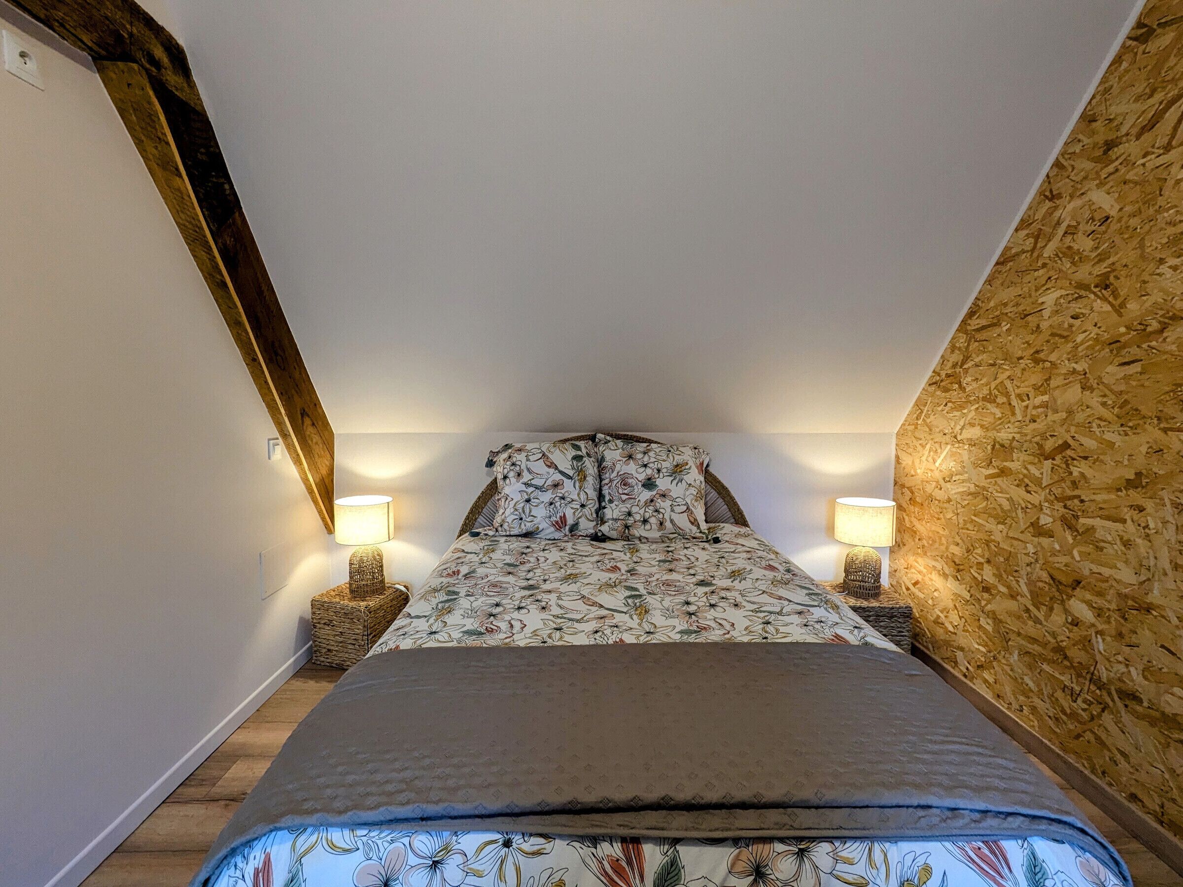 1 bedroom, bed sheets