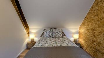 1 bedroom, bed sheets