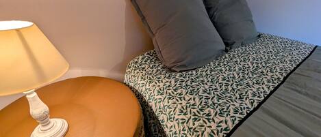 1 bedroom, bed sheets