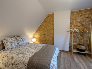 1 bedroom, bed sheets