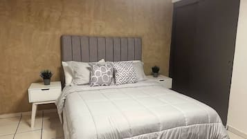 3 bedrooms, iron/ironing board, internet, bed sheets