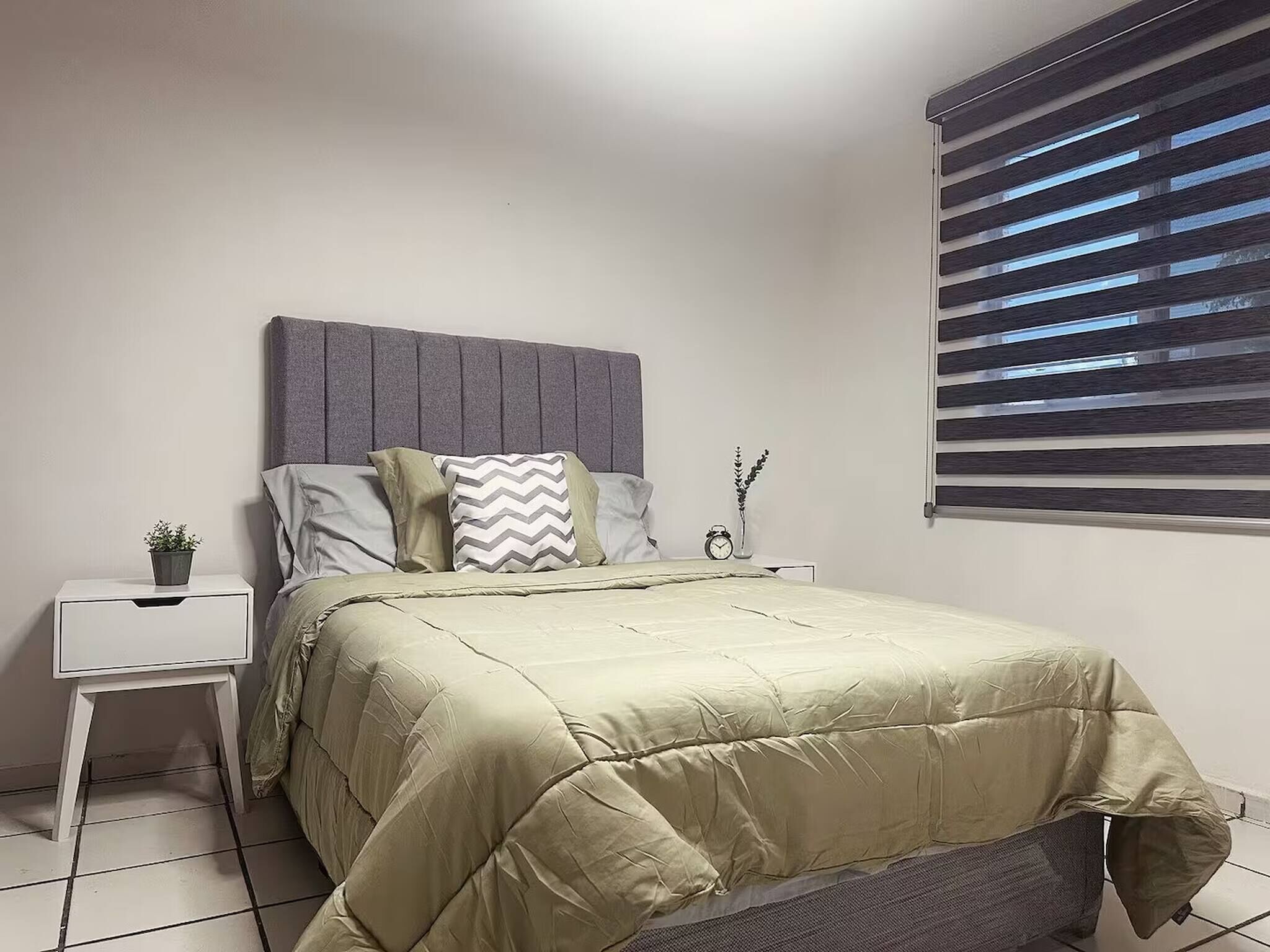 3 bedrooms, iron/ironing board, internet, bed sheets