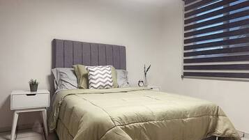 3 bedrooms, iron/ironing board, internet, bed sheets