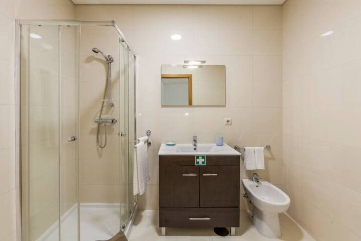 Apartment (Two-Bedroom Apartment) | Bilik Mandi